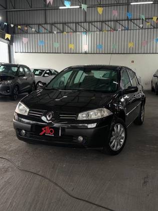 RENAULT MEGANE 1.6 DYNAMIQUE 16V FLEX 4P MANUAL RENAULT MEGANE 1.6 DYNAMIQUE 16V FLEX 4P MANUAL
